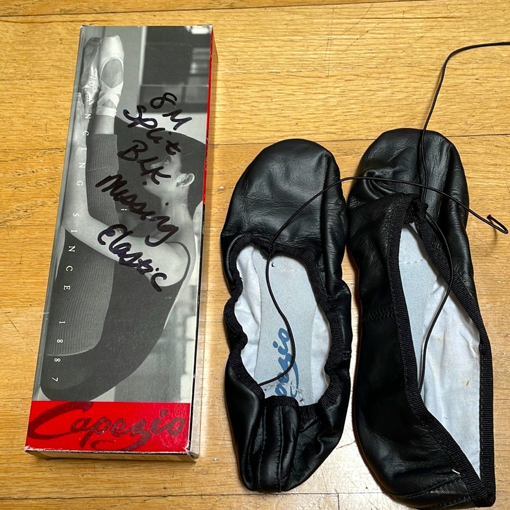 Capezio Black Leather Ballet Shoes Slippers Split Sole NEW 9.5